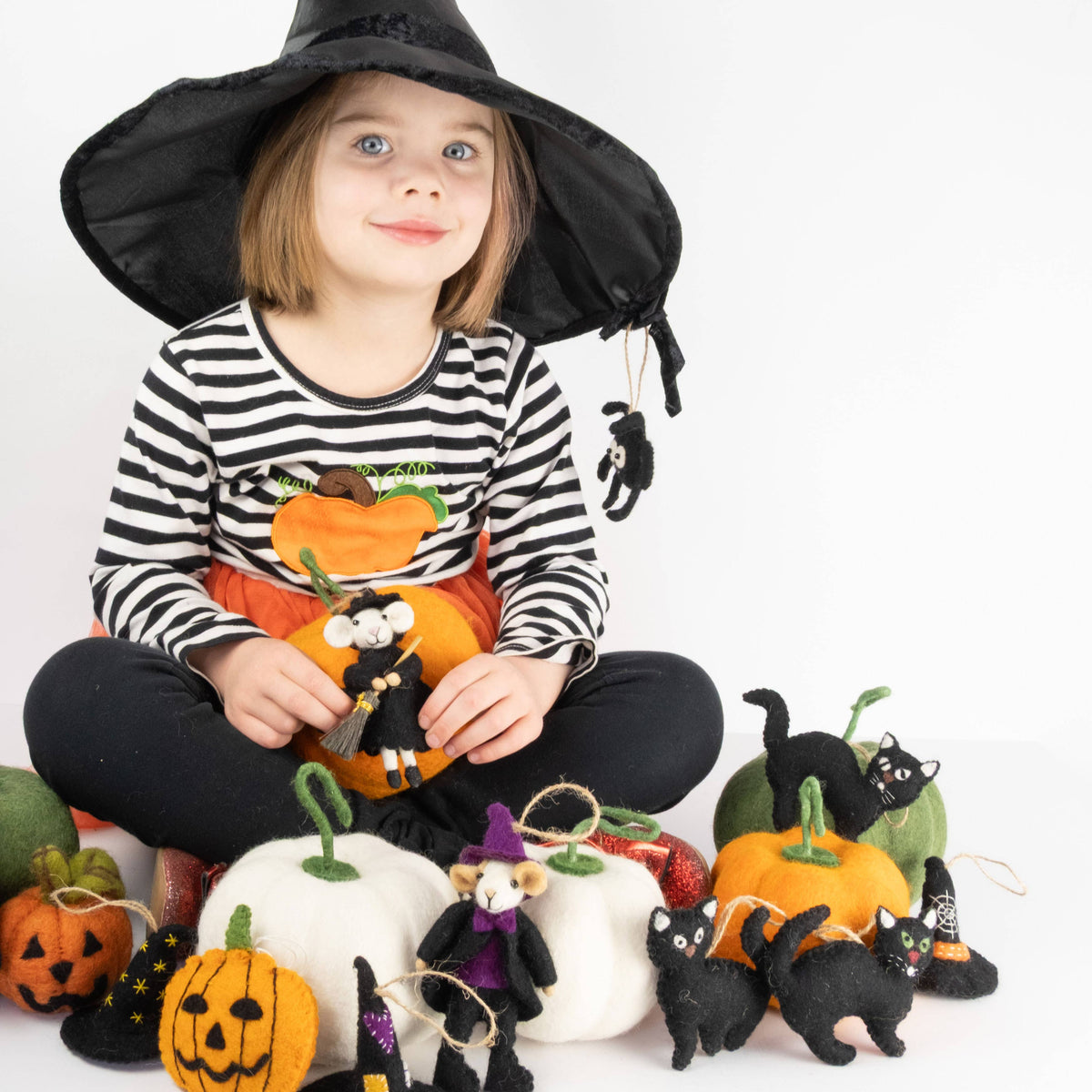 Ornament - Halloween Decor - Black Cats